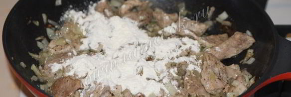 гуляш из свинины с подливкой