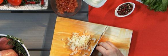 картофельное пюре со сладким перцем и помидорами