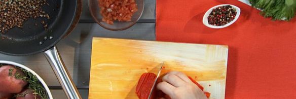 картофельное пюре со сладким перцем и помидорами