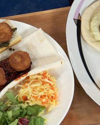 Фалафель в пите с соусом гуакамоле и овощами