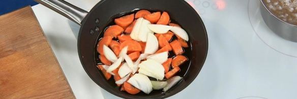 фалафель в пите с соусом гуакамоле и овощами