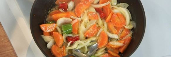 фалафель в пите с соусом гуакамоле и овощами