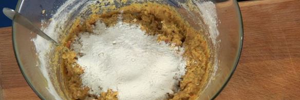 фалафель в пите с соусом гуакамоле и овощами