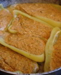 Котлетки-лодочки из запеченных перцев с овощами и грибами