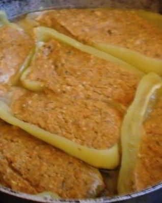 Котлетки-лодочки из запеченных перцев с овощами и грибами