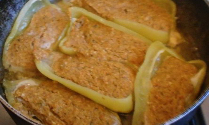 Рецепт котлеток-лодочек из запеченных перцев с овощами и грибами