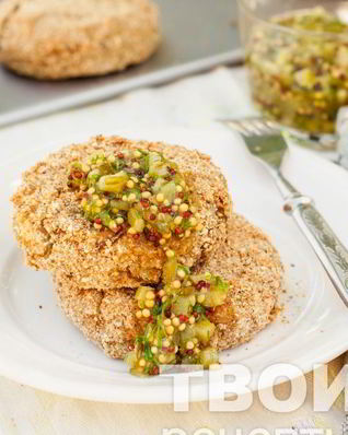 Котлеты из картофеля и свинины с соусом из маринованных огурцов