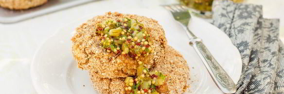 котлеты из картофеля и свинины с соусом из маринованных огурцов