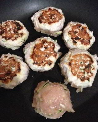 Котлеты из куриного филе с цукини и луком