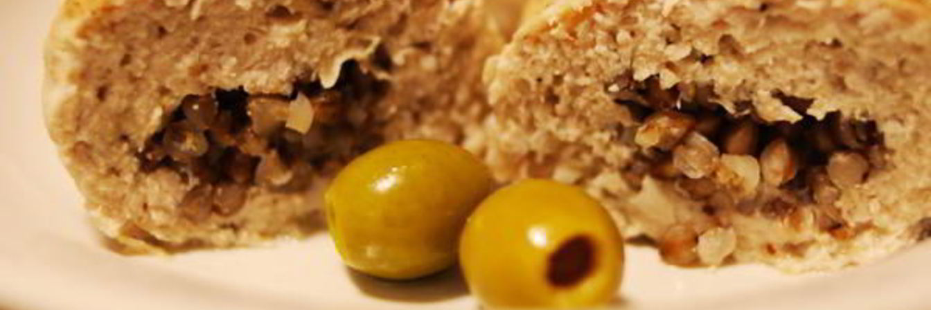 Куриные котлеты, фаршированные гречей и оливками