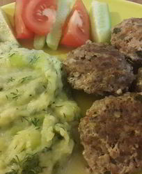 Мясные котлеты с гречкой и кабачковое пюре