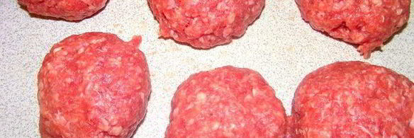 мясные котлеты с необычным подливом из яблока