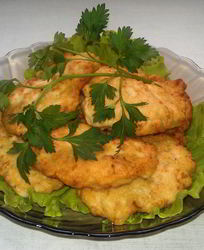 Рубленые куриные котлеты с сыром на сковороде