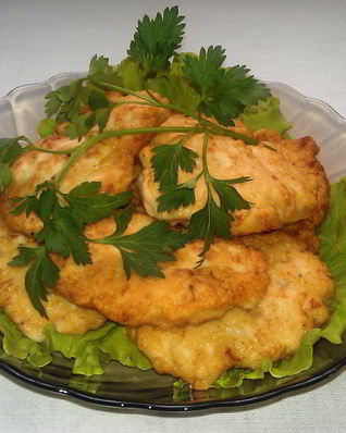 Рубленые куриные котлеты с сыром на сковороде