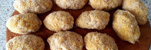 рыбные котлеты из минтая с морковью и луком