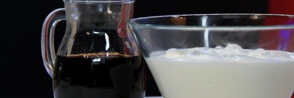 рыбные котлеты с картофельным пюре и соево-сметанным соусом