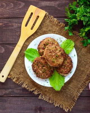 Сочные котлеты с рукколой