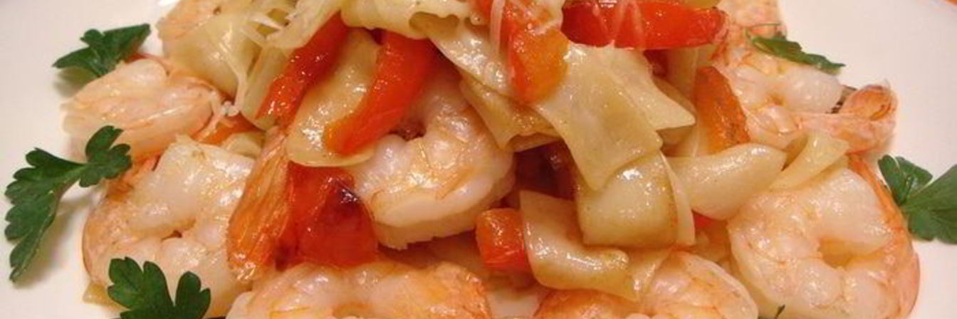 Лапша паппарделле с креветками и сладким перцем