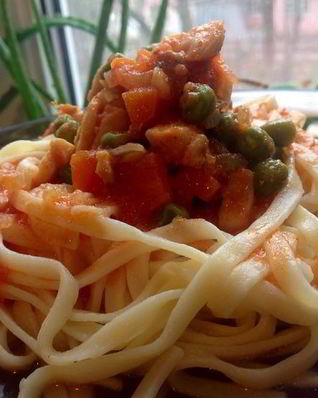 Лапша с курино-грибной подливой