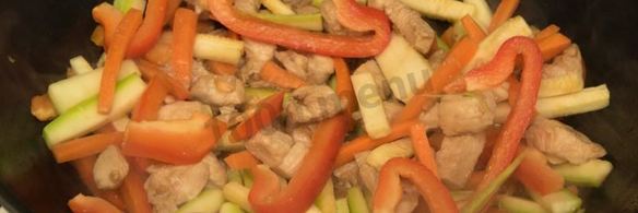 лапша вок с курицей и кабачками