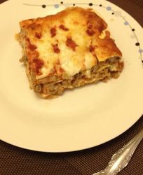 Лазанья мясная под томатным соусом