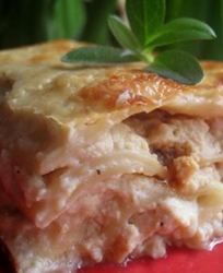 Лазанья с курицей и сливочным соусом
