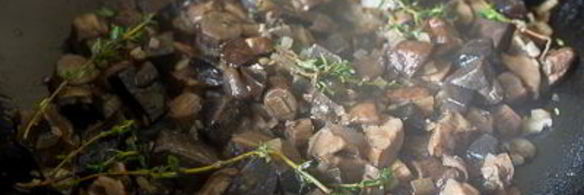 лазанья с мясом и лесными грибами