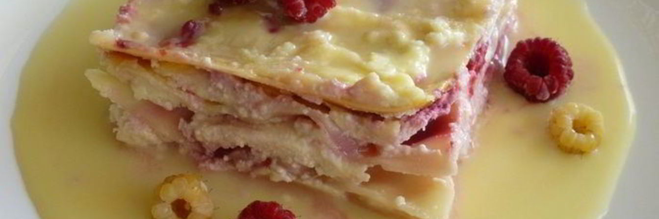 Лазанья с творогом и малиной