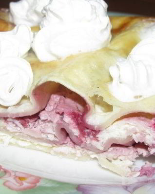 Лазанья с творогом и ягодами