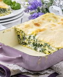 Лазанья со шпинатом и соусом бешамель