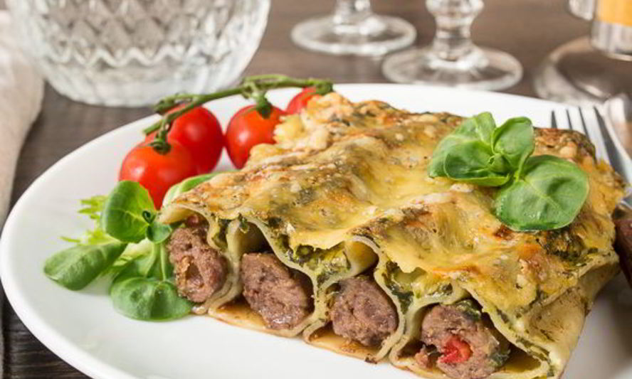 Рецепт каннеллонь с говядиной под шпинатным соусом