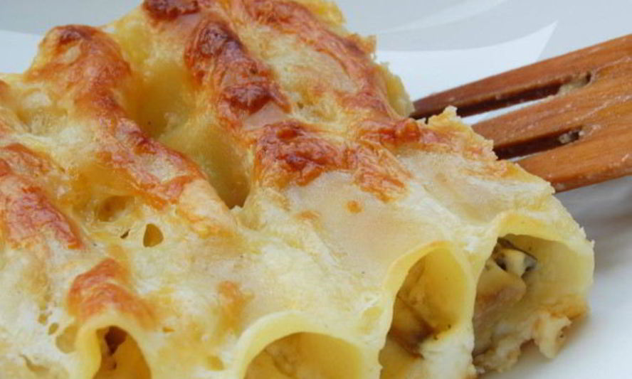Рецепт каннеллонь с курицей, ветчиной и грибами