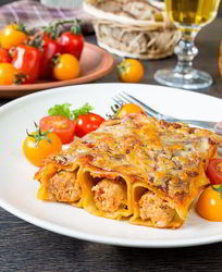 Каннеллони с мясной начинкой в сливках