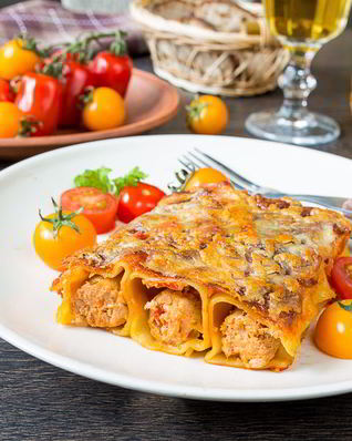 Каннеллони с мясной начинкой в сливках