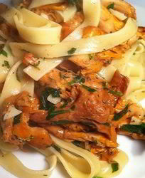 Лисички со спагетти по-итальянски