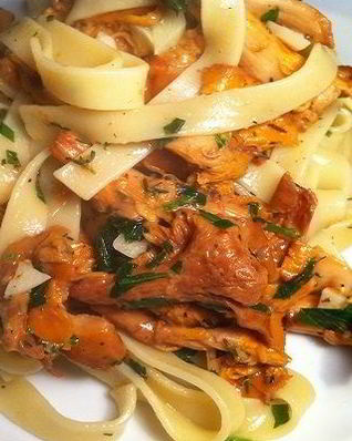 Лисички со спагетти по-итальянски