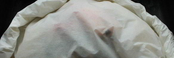 мафальдине с камчатским крабом и зеленым горошком, запеченные в пергаменте