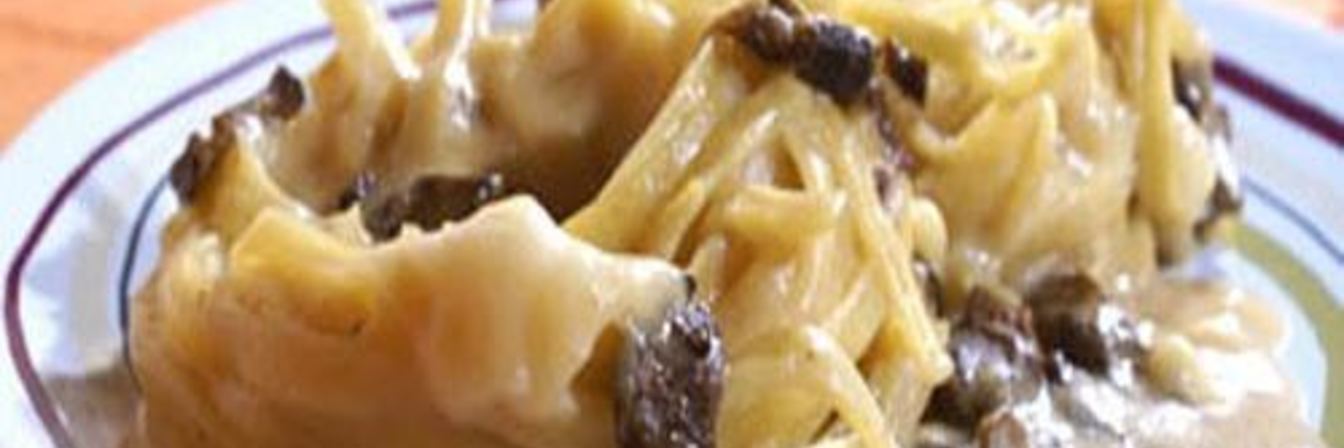 Макароны-гнезда с грибным соусом