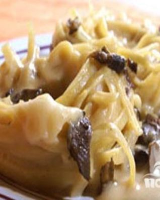 Макароны-гнезда с грибным соусом