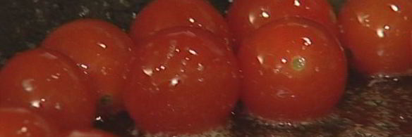 макароны с помидорами, базиликом и пармезаном