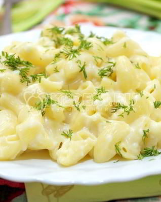 Макароны в сырном соусе