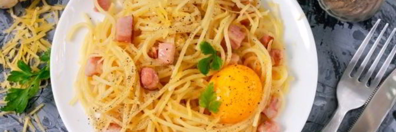 Паста карбонара с беконом без сливок