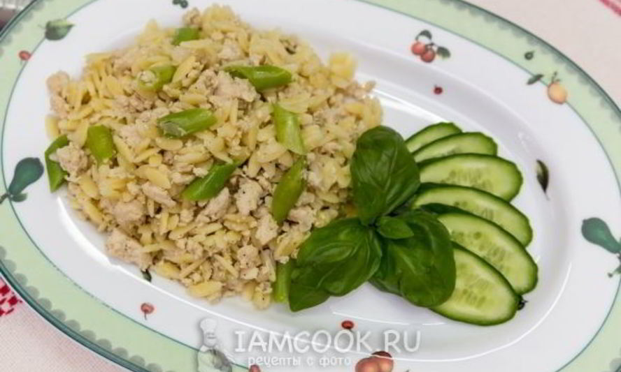 Рецепт пасты орзо с фаршем и стручковой фасолью