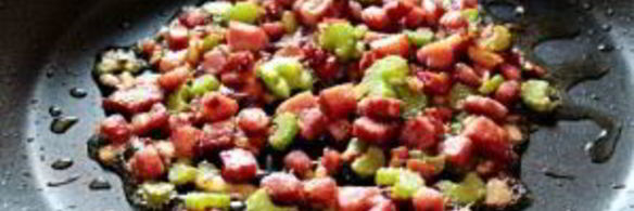 паста с беконом и томатным соусом