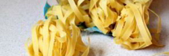 паста с беконом и томатным соусом