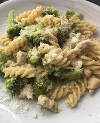 Паста с брокколи в сливочном соусе