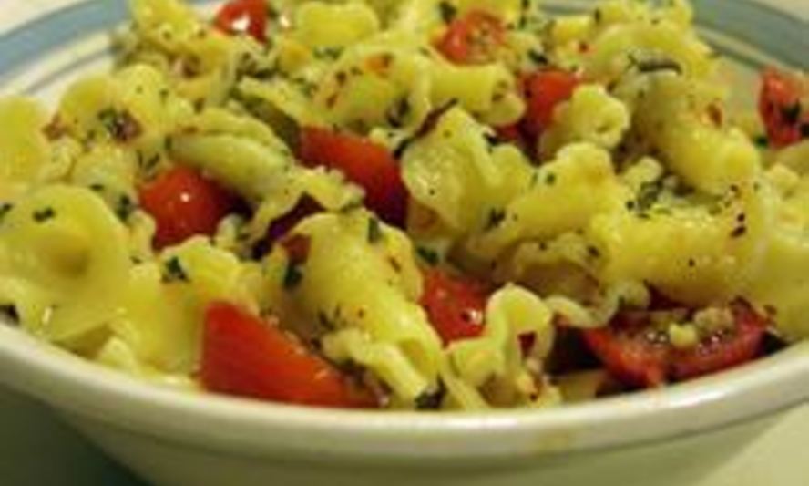 Рецепт пасты с чесноком и помидорами