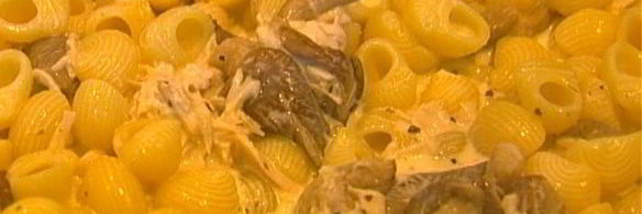 паста с грибами, цыпленком и сливочным соусом