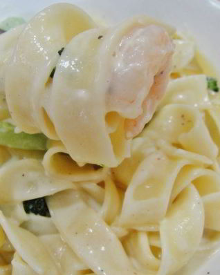 Паста с креветками и брокколи