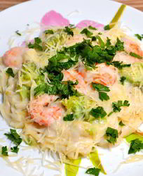 Паста с креветками и соусом Альфредо